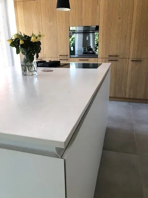 Küche in Rerik 3 Kücheninsel weiß