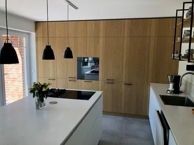 Küche in Rerik 4 Hochschrankzeile Holzoptik mit Backofen