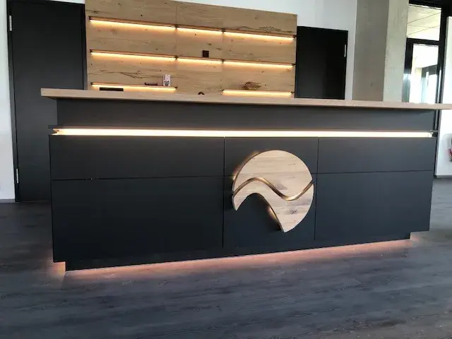 Sportstudio Theke in schwarz